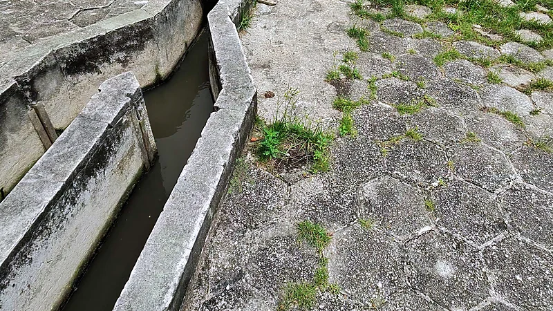 Canais de concreto deteriorados identificados no diagnóstico
