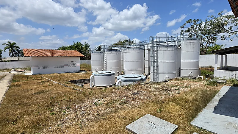 Tanques de uma estação existente avaliados em visita técnica