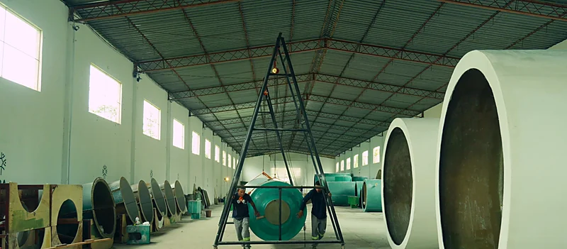 Galpão da fábrica da YBA em Benevides, com tanques em produção